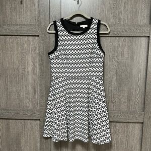 TRINA Trina Turk Chevron Print Sleeveless A-Line Knit Dress. Size L Black White